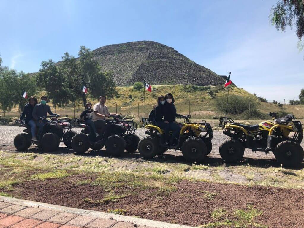 Motos en teotihuacan